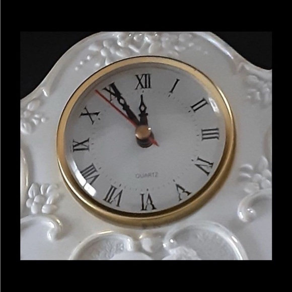 VINTAGE Precious Moments Mantle QUARTZ Clock Works Great 1995 Wedding COUPLES - Picture 5 of 7